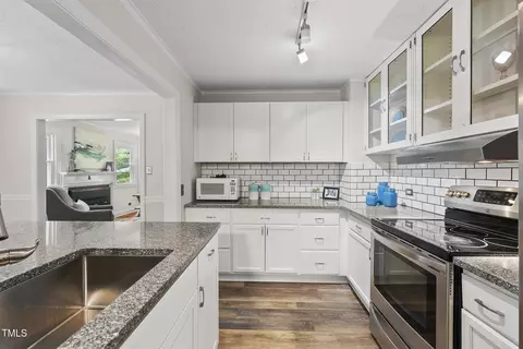 Kitchen - 7 Meadowbrook Ave, Durham, NC 27712 photo 5 of 6
