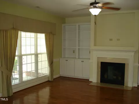 Living - 117 Crescent Dr, Dunn, NC 28334 photo 2 of 5
