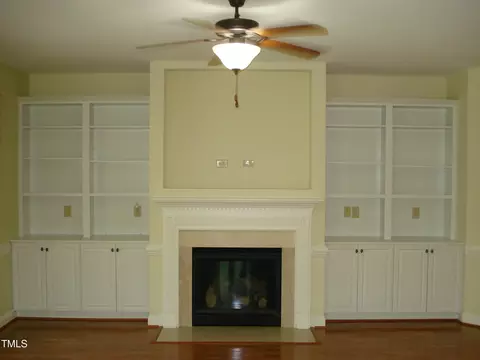 Living - 117 Crescent Dr, Dunn, NC 28334 photo 3 of 5