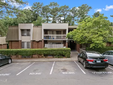 500 Umstead Dr #103 E, Chapel Hill, NC 27516