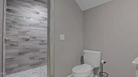Bath - 4152 Boyd Wright Rd, Burlington, NC 27215 photo 4 of 11