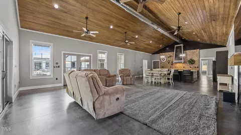 Entry Way - 4152 Boyd Wright Rd, Burlington, NC 27215 photo 4 of 6
