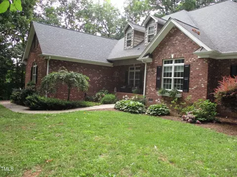 1420 Valleywood Ct, Burlington, NC 27217