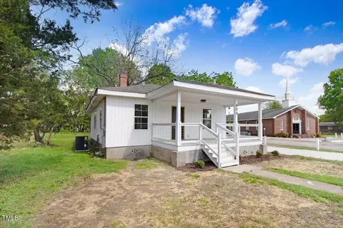 Exterior - 400 E Townsend St, Dunn, NC 28334 photo 2 of 7
