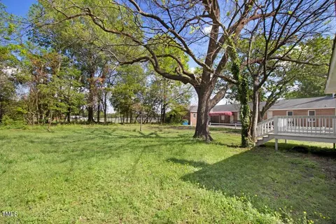 Exterior - 400 E Townsend St, Dunn, NC 28334 photo 5 of 7