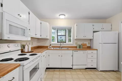 Kitchen - 15 Willow Bridge Dr, Durham, NC 27707 photo 2 of 2