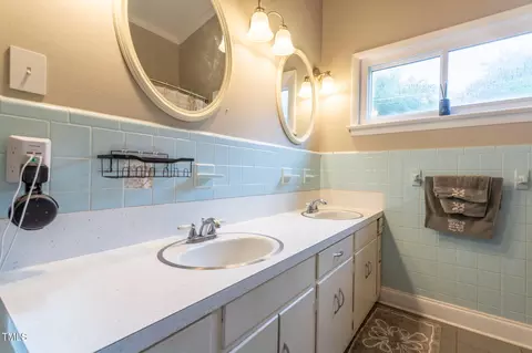 Bath - 100 Hillcrest Dr, Smithfield, NC 27577 photo 1 of 4