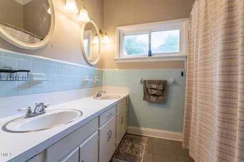 Bath - 100 Hillcrest Dr, Smithfield, NC 27577 photo 2 of 4
