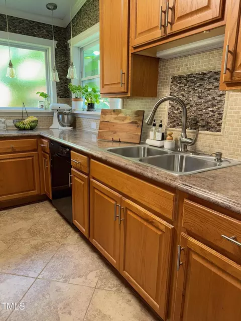 Kitchen - 100 Hillcrest Dr, Smithfield, NC 27577 photo 4 of 4