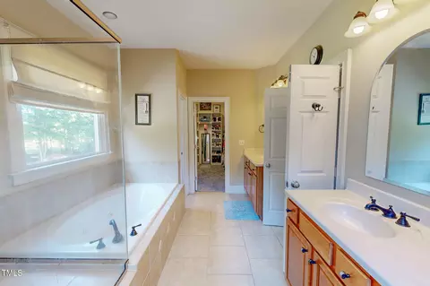 Bath - 4 Springtree Cir, Durham, NC 27712 photo 4 of 8