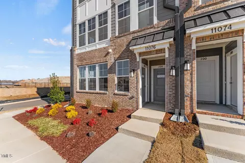 620 Hedrick Ridge Rd #104, Cary, NC 27519
