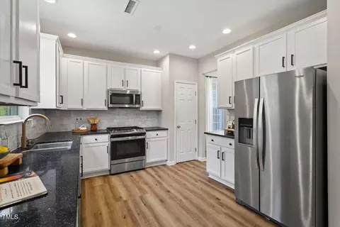 5 Bent Branch Ct, Durham, NC 27704 photo 8