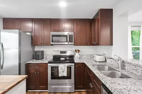 7286 Shellburne Dr, Raleigh, NC 27612 photo 5