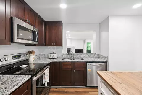 7286 Shellburne Dr, Raleigh, NC 27612