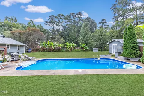 725 Colonial Dr, Raleigh, NC 27603