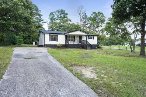 16 Lincoln Ln, Cameron, NC 28326