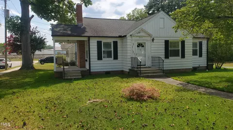 303 W Stallings St, Clayton, NC 27520