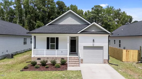 312 E Yukon St, Kenly, NC 27542