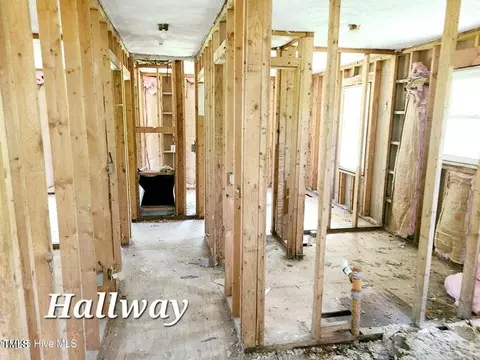 Entry Way - 16462 Nc Highway 210, Ivanhoe, NC 28447 photo 1 of 1