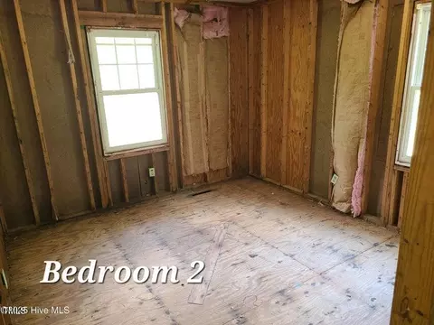 Bedroom - 16462 Nc Highway 210, Ivanhoe, NC 28447 photo 2 of 3