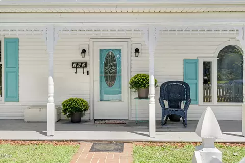 102 W Church St, Benson, NC 27504