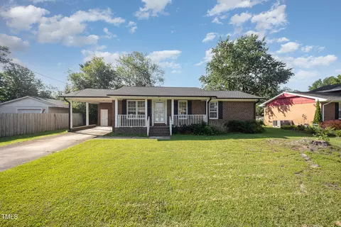 303 Wren Ln, Clayton, NC 27520