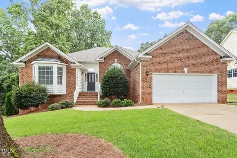 402 Cricketfield Ln, Cary, NC 27518