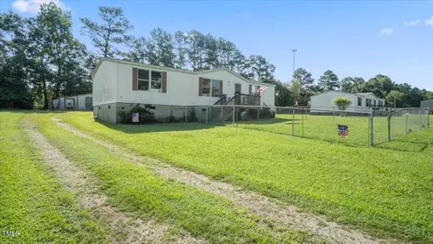 160 Lone Wolf Dr, Henderson, NC 27537