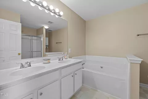 5300 Eolian Ct, Raleigh, NC 27607 photo 7