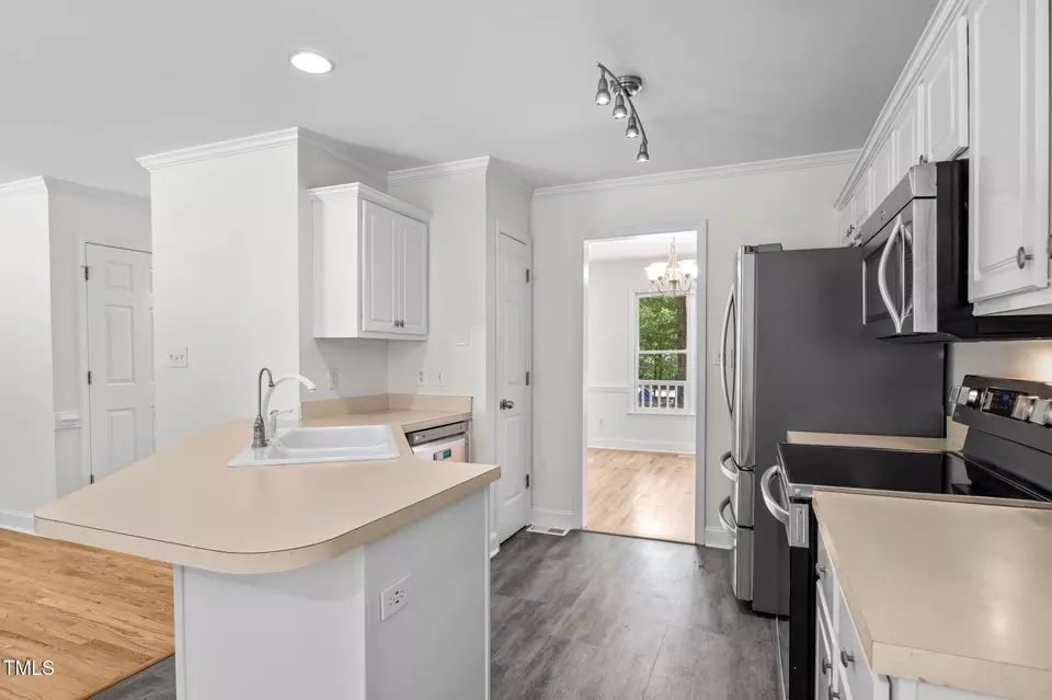 Kitchen - 18 Indian Pipe Trl, Bahama, NC 27503 photo 4 of 7