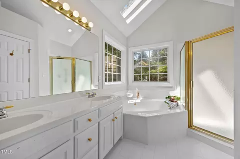 Bath - 524 Gardner St, Raleigh, NC 27607 photo 2 of 4