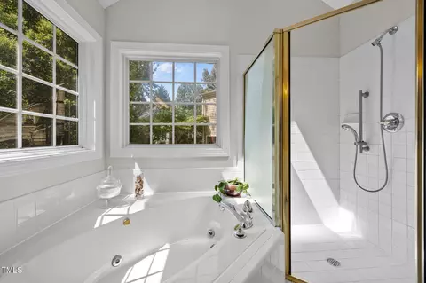 Bath - 524 Gardner St, Raleigh, NC 27607 photo 3 of 4