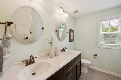Bath - 137 Baldwin Dr, Durham, NC 27712 photo 4 of 5