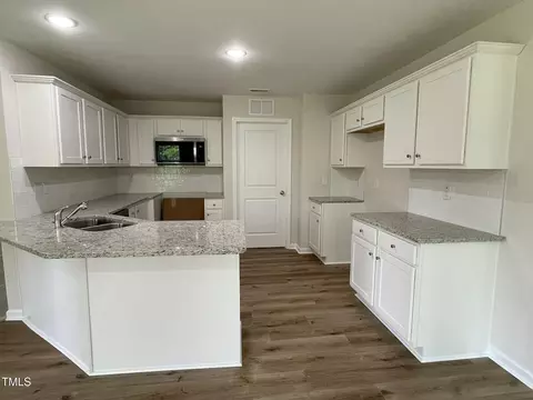 Kitchen - 305 Touchdown Way, Benson, NC 27504 photo 3 of 4