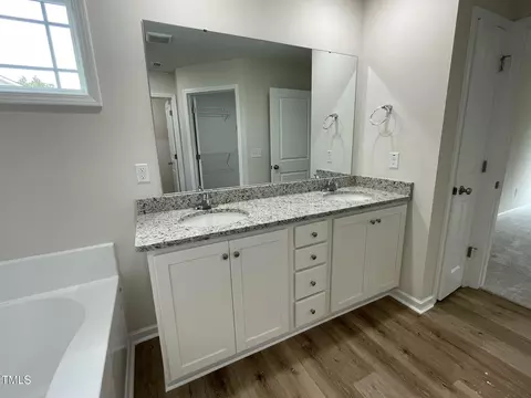 Bath - 305 Touchdown Way, Benson, NC 27504 photo 3 of 4