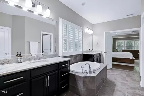 Bath - 3405 Ogle Dr, Cary, NC 27518 photo 5 of 9