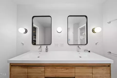 Bath - 1312 Dixie Trl, Raleigh, NC 27607 photo 2 of 5