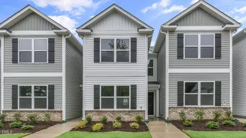 228 Holmes Corner Dr, Smithfield, NC 27577