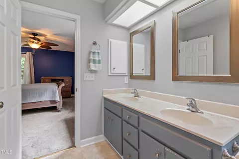Bath - 6600 Willow Chase Dr, Willow Spring, NC 27592 photo 4 of 5