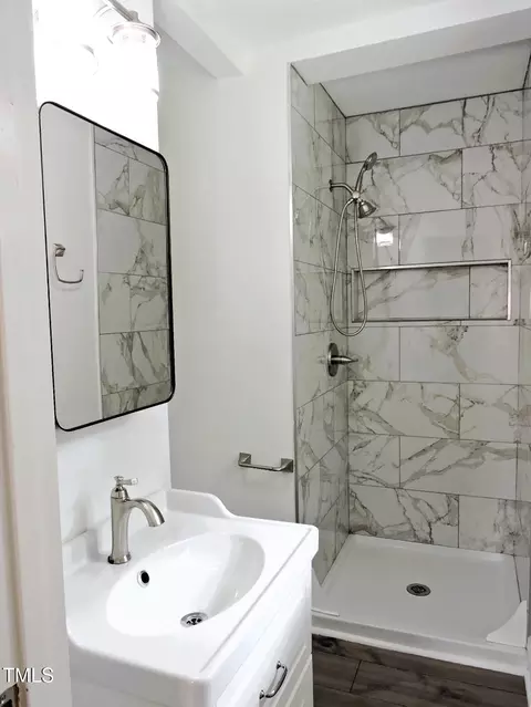 Bath - 1620 Riddle Rd, Durham, NC 27713 photo 2 of 6