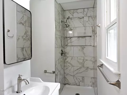Bath - 1620 Riddle Rd, Durham, NC 27713 photo 3 of 6