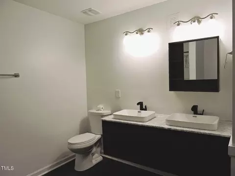 Bath - 1620 Riddle Rd, Durham, NC 27713 photo 4 of 6
