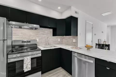 137 Friar Ln, Carrboro, NC 27510