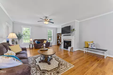 38 Mayfield Cir, Willow Spring, NC 27592 photo 4