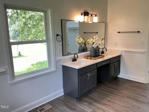 Bath - 3417 Glenn Rd, Durham, NC 27704 photo 8 of 11