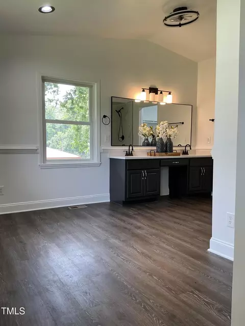 Bath - 3417 Glenn Rd, Durham, NC 27704 photo 7 of 11