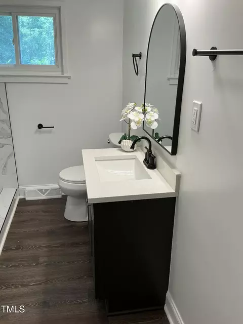 Bath - 3417 Glenn Rd, Durham, NC 27704 photo 5 of 11