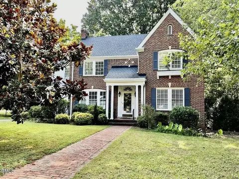 617 Fountain Pl, Burlington, NC 27215
