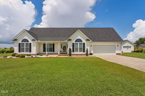 52 Hunters Rdg Trl, Dunn, NC 28334