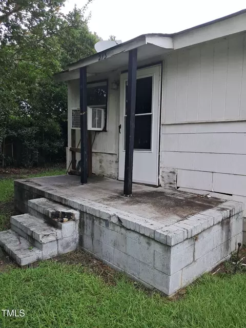 213 S Halifax Rd, Rocky Mount, NC 27804